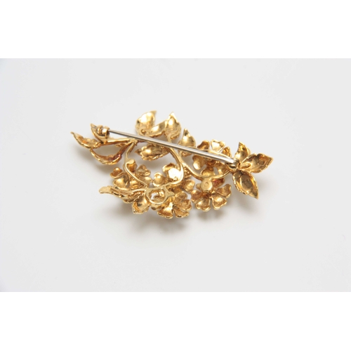 709 - AN 18CT YELLOW GOLD FLOWERHEAD AND LEAF SPRAY BROOCH set with five diamonds