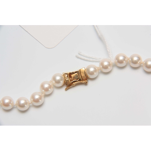 711 - A STYLISH ITALIAN 14K YELLOW GOLD AND DIAMOND ENCRUSTED PEARL NECKLACE with reeded cross setting and... 