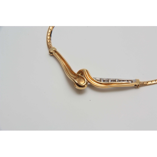 729 - A STYLISH 18CT YELLOW GOLD NECKLACE with diamond set curved front piece