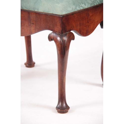 988 - A GOOD EARLY 18TH CENTURY WALNUT DRESSING STOOL with lift-out seat and cross-grain moulded border ab... 