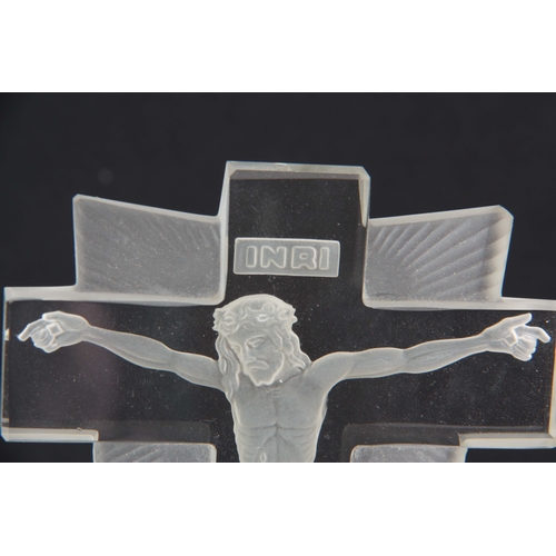 27 - A BOXED BACCARAT GLASS CRUCIFIX 22cm high.