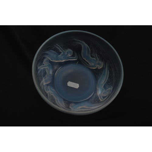 37 - R LALIQUE FRANCE, AN EARLY 20TH CENTURY OPALESCENT RELIEF MOULDED LARGE BOWL WITH RAISED CENTRE 