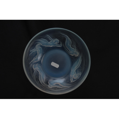 37 - R LALIQUE FRANCE, AN EARLY 20TH CENTURY OPALESCENT RELIEF MOULDED LARGE BOWL WITH RAISED CENTRE 