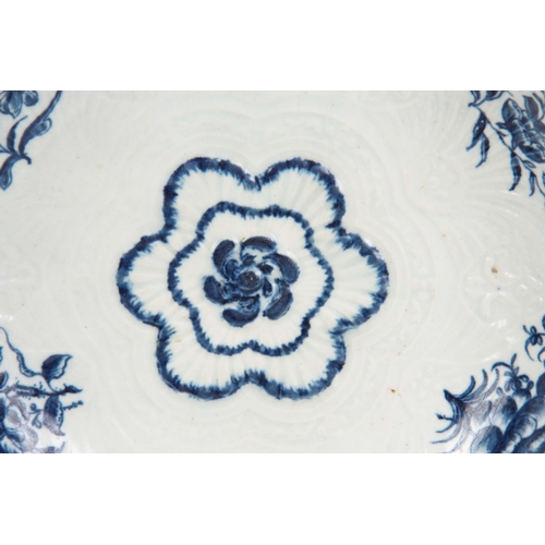 77 - A FIRST PERIOD WORCESTER BLUE AND WHITE SCALLOP EDGE JUNKET DISH decorated flower spray decoration o... 