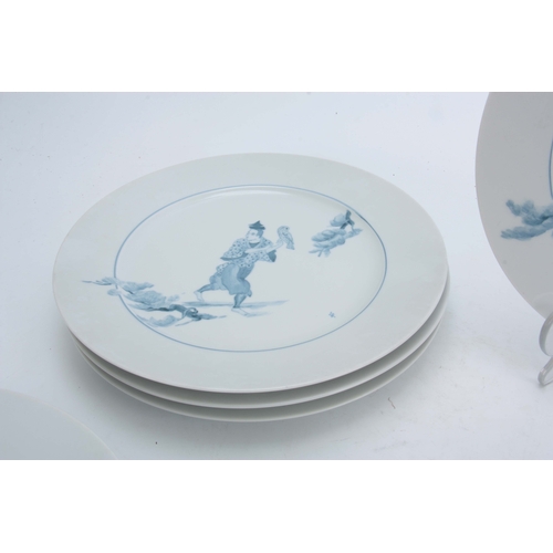 134 - A SET OF 20th CENTURY CONTINENTAL PORCELAIN BLUE AND WHITE PLATES depicting Samari warriors - signed... 