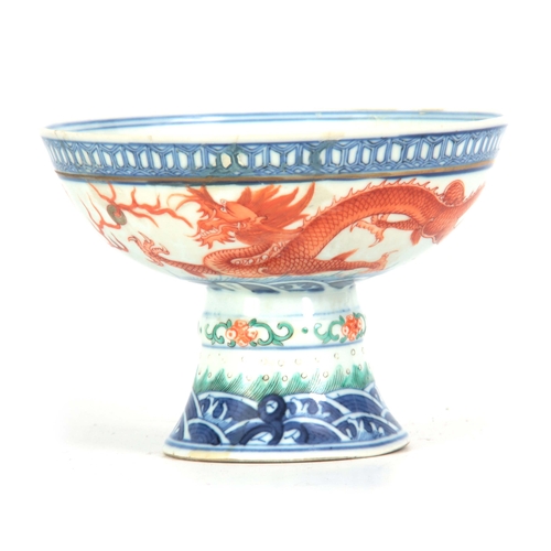 139 - AN 18th/19th CENTURY CHINESE PORCELAIN STEM CUP with dragon decoration 16.5cm diameter, 11.5cm high