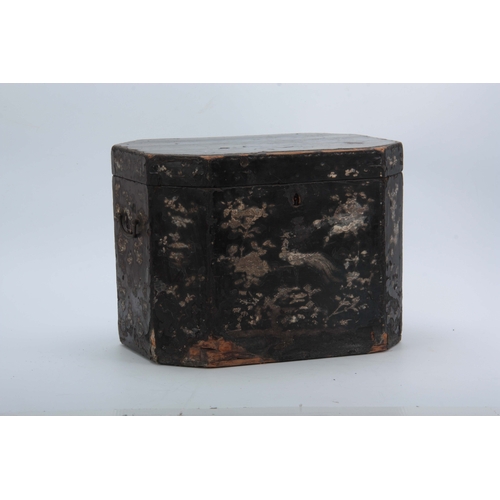 225 - AN 18TH CENTURY CHINESE EXPORT LACQUER TEA CADDY OF EXTRA LARGE PROPORTIONS with mother of pearl chi... 