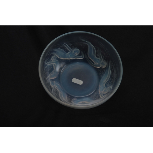 37 - R LALIQUE FRANCE, AN EARLY 20TH CENTURY OPALESCENT RELIEF MOULDED LARGE BOWL WITH RAISED CENTRE 