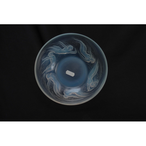 37 - R LALIQUE FRANCE, AN EARLY 20TH CENTURY OPALESCENT RELIEF MOULDED LARGE BOWL WITH RAISED CENTRE 