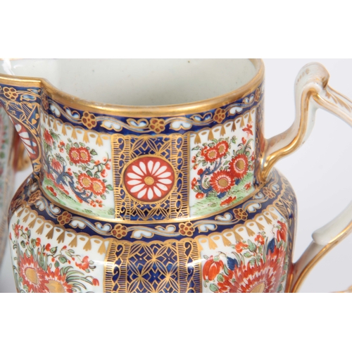 79 - A GOOD GRADUATED SET OF THREE EARLY 19TH CENTURY CHAMBERLAINS WORCESTER JUGS  each decorated and gil... 