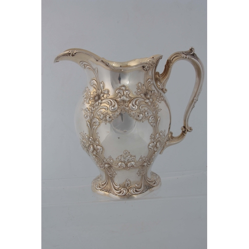 371 - AN AMERICAN ART NOUVEAU SILVER GILT WATER JUG having embossed foliate scrollwork decoration 23cm hig... 