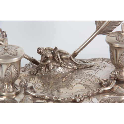 377 - AN EARLY 20TH CENTURY CONTINENTAL SILVER DESK STAND / INKWELL of classical design with leaf cast mou... 