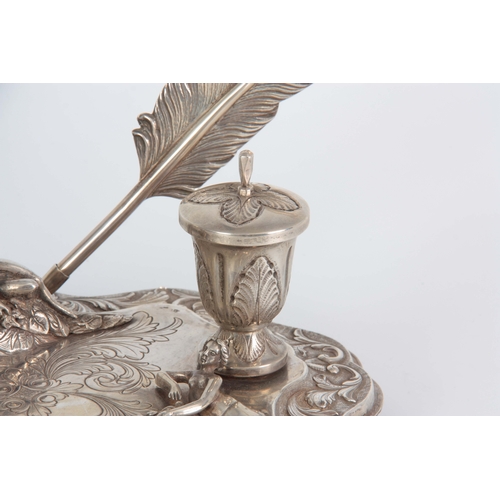 377 - AN EARLY 20TH CENTURY CONTINENTAL SILVER DESK STAND / INKWELL of classical design with leaf cast mou... 