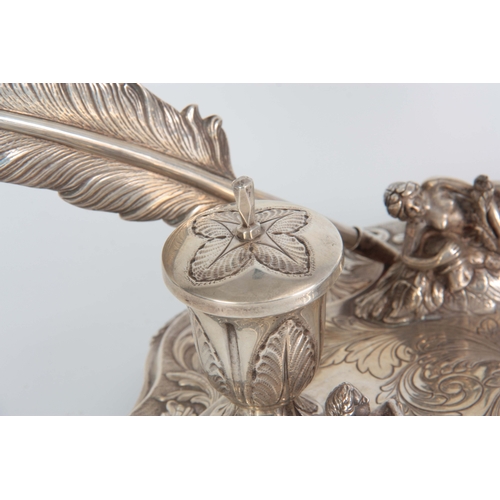 377 - AN EARLY 20TH CENTURY CONTINENTAL SILVER DESK STAND / INKWELL of classical design with leaf cast mou... 