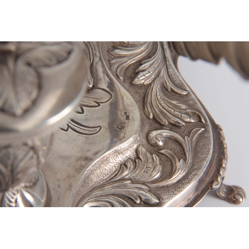 377 - AN EARLY 20TH CENTURY CONTINENTAL SILVER DESK STAND / INKWELL of classical design with leaf cast mou... 