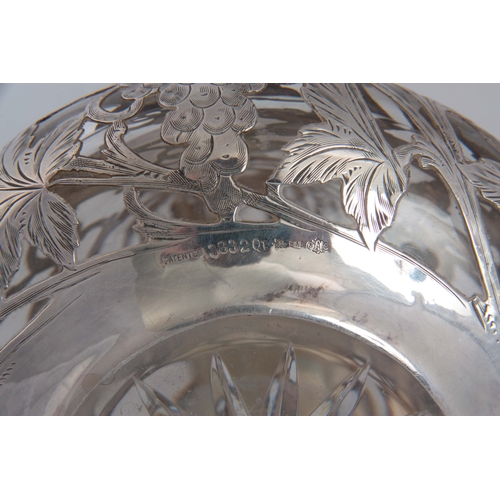 399 - AN EARLY 20th CENTURY AMERICAN SILVER OVERLAID GLASS DECANTER of teardrop form overlaid with finely ... 