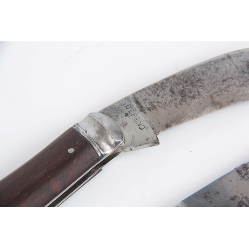 418 - TWO EARLY 20TH CENTURY PRUNING KNIVES both by W. Saynor, Sheffield having blonde horn and hardwood h... 