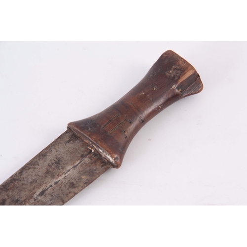 421 - AN 19th CENTURY JAMBIYA DAGGER with curved steel double-edged blade 34cm overall