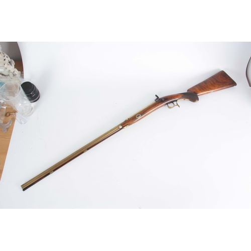 426 - SAMUAL HARPER, 126 STEELHOUSE LANE, BIRMINGHAM. A 19th century child's percussion sporting gun havin... 