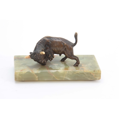 524 - AN EARLY 20th CENTURY AUSTRIAN PATINATED BRONZE SCULPTURE modelled as a bull mounted on oval onyx ba... 