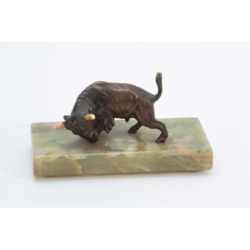 524 - AN EARLY 20th CENTURY AUSTRIAN PATINATED BRONZE SCULPTURE modelled as a bull mounted on oval onyx ba... 