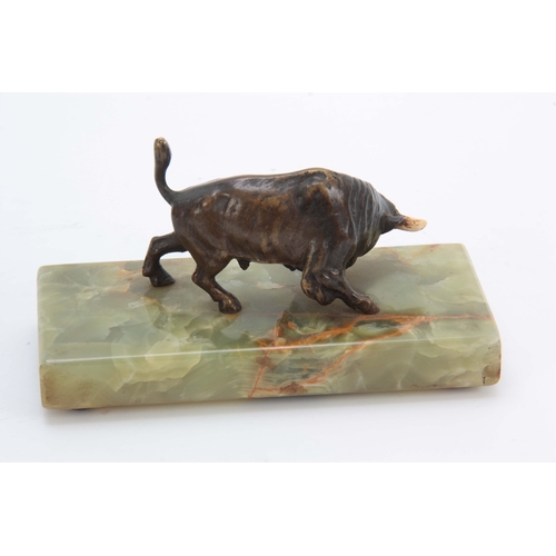 524 - AN EARLY 20th CENTURY AUSTRIAN PATINATED BRONZE SCULPTURE modelled as a bull mounted on oval onyx ba... 