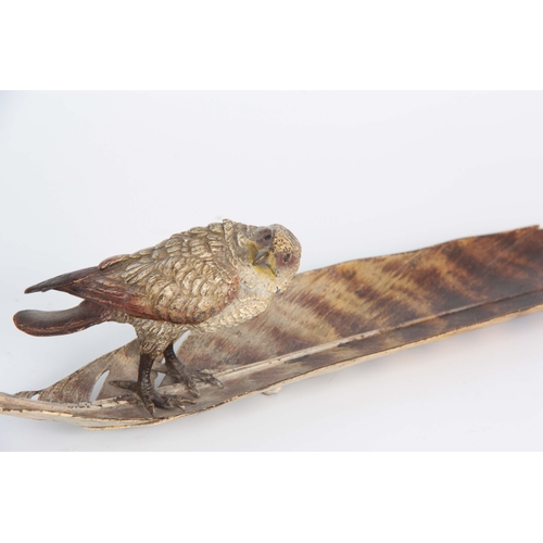 535 - ATT. TO FRANZ BERGMAN. A LATE 19th CENTURY AUSTRIAN COLD PAINTED BRONZE PEN TRAY modelled as a hawk ... 