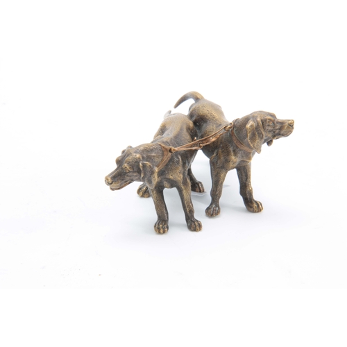 539 - AN EARLY 20th CENTURY AUSTRIAN BRONZE SCULPTURE modelled as two gun dogs 5.5cm high, 11cm wide