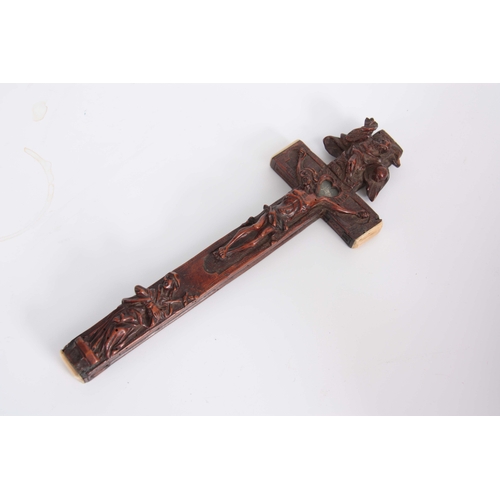 547 - A 16TH/17TH CENTURY ITALIAN FINELY CARVED WALNUT RELIQUARY CROSS WITH BONE TIPPED EDGES the high rel... 