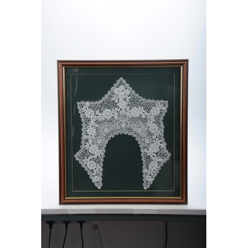 618 - A LATE 19TH CENTURY FRAMED IRISH LACEWORK COLLAR in a moulded frame, the frame is 43cm wide, 48cm hi... 