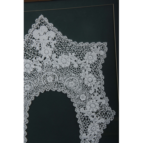 618 - A LATE 19TH CENTURY FRAMED IRISH LACEWORK COLLAR in a moulded frame, the frame is 43cm wide, 48cm hi... 