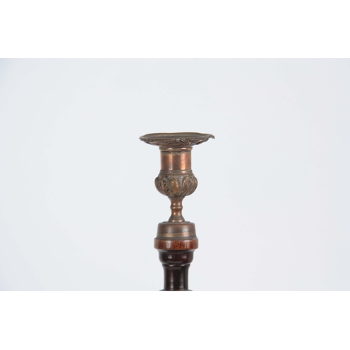 626 - A TALL PAIR OF GEORGIAN STYLE MAHOGANY CANDLESTICKS having cast brass leaf work sconces and tapered ... 