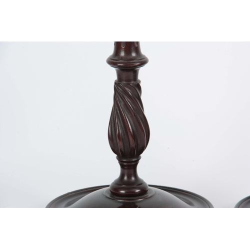 626 - A TALL PAIR OF GEORGIAN STYLE MAHOGANY CANDLESTICKS having cast brass leaf work sconces and tapered ... 