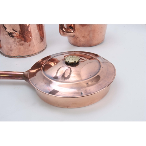 730 - A VICTORIAN CYLINDRICAL GALLON COPPER MEASURE, A VICTORIAN CIRCULAR COPPER KETTLE, A COPPER ALE MULL... 