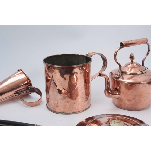 730 - A VICTORIAN CYLINDRICAL GALLON COPPER MEASURE, A VICTORIAN CIRCULAR COPPER KETTLE, A COPPER ALE MULL... 