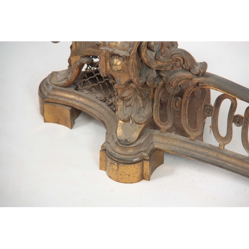 746 - A 19TH CENTURY FRENCH ROCOCO STLE GILT BRONZE SERPENTINE HEARTH FENDER with figural ends joined by a... 