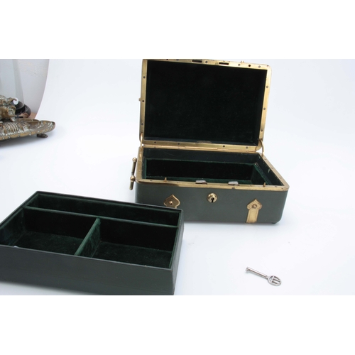 890 - AN EARLY 20th CENTURY LEATHER BOUND JEWELRY CASKET BY TIFFANY & CO. 550 BROADWAY, NEW YORK the b... 