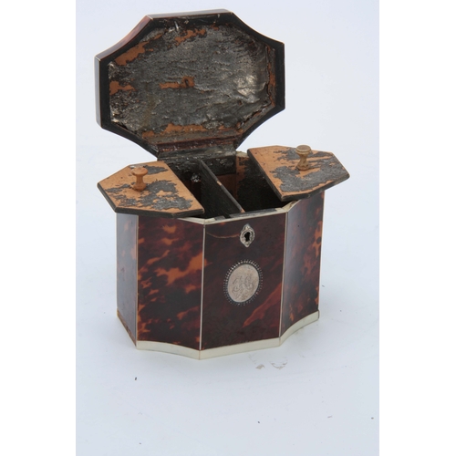 899 - AN EARLY 19TH CENTURY IVORY STRUNG TORTOISESHELL OCTAGONAL TENT TOP TEA CADDY with unusual concave c... 