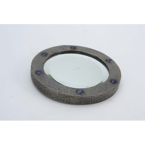 950 - AN ARTS AND CRAFTS HAMMERED PEWTER CIRCULAR MIRROR with blue Ruskin roundels and bevelled mirror pla... 