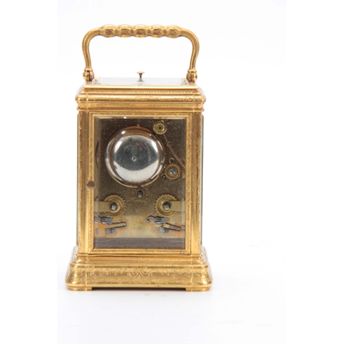 970 - A 19TH CENTURY FRENCH GILT BRASS ENGRAVED GORGE CASE CARRIAGE CLOCK REPEATER with folding handle and... 