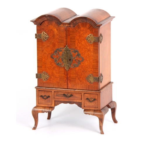 885 - A QUEEN ANNE STYLE EARLY 20th CENTURY MINIATURE WALNUT APPRENTICE PIECE modelled as a double dome ch... 