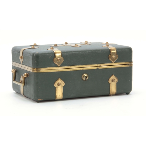 890 - AN EARLY 20th CENTURY LEATHER BOUND JEWELRY CASKET BY TIFFANY & CO. 550 BROADWAY, NEW YORK the b... 