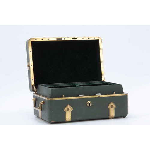 890 - AN EARLY 20th CENTURY LEATHER BOUND JEWELRY CASKET BY TIFFANY & CO. 550 BROADWAY, NEW YORK the b... 