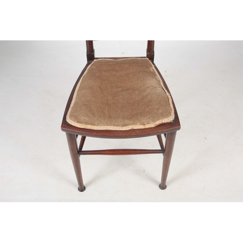 958 - A STYLISH ART NOUVEAU INLAID MAHOGANY SIDE CHAIR with high back inlaid with two floral medallions, u... 