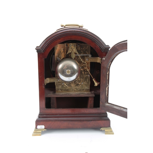 1098 - HEITSZMAN, CAMBRIDGE. AN EARLY 19th CENTURY FIGURED MAHOGANY VERGE BRACKET CLOCK the archtop case wi... 