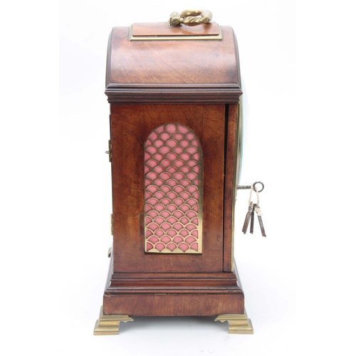 1098 - HEITSZMAN, CAMBRIDGE. AN EARLY 19th CENTURY FIGURED MAHOGANY VERGE BRACKET CLOCK the archtop case wi... 