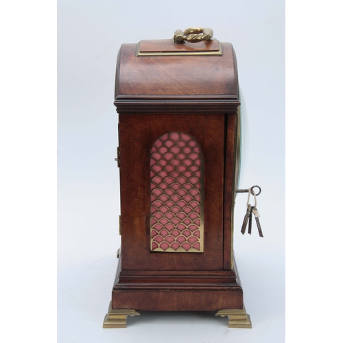 1098 - HEITSZMAN, CAMBRIDGE. AN EARLY 19th CENTURY FIGURED MAHOGANY VERGE BRACKET CLOCK the archtop case wi... 