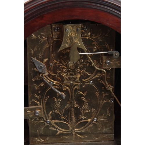 1098 - HEITSZMAN, CAMBRIDGE. AN EARLY 19th CENTURY FIGURED MAHOGANY VERGE BRACKET CLOCK the archtop case wi... 