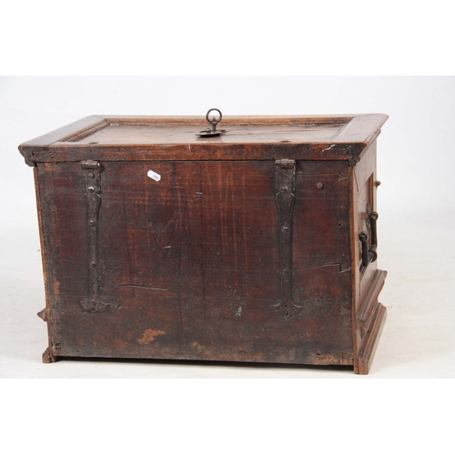 1146 - AN EARLY 17TH CENTURY CONTINENTAL WALNUT STONG BOX / CASKET the panelled top fitted with an elaborat... 