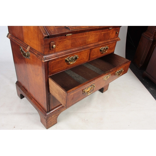 1234 - A LATE 17TH/EARLY18TH CENTURY HERRINGBONE STRUNG CROSSBANDED FIGURED WALNUT BUREAU OF SMALL SIZE the... 